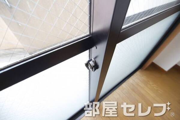 網ガラス。