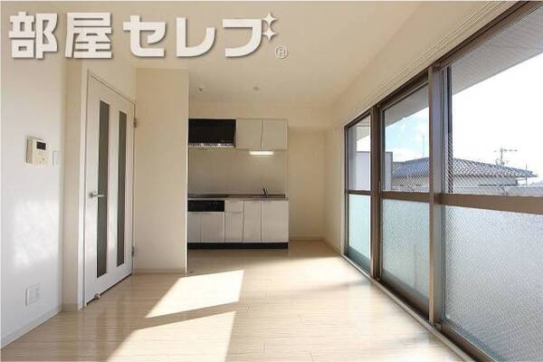 南向きリビングは10帖です