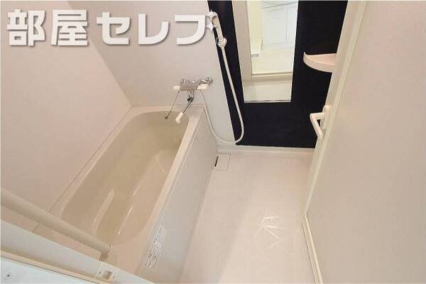 追い焚き、浴室乾燥のついたバスルーム　雨の日も洗濯が干せます