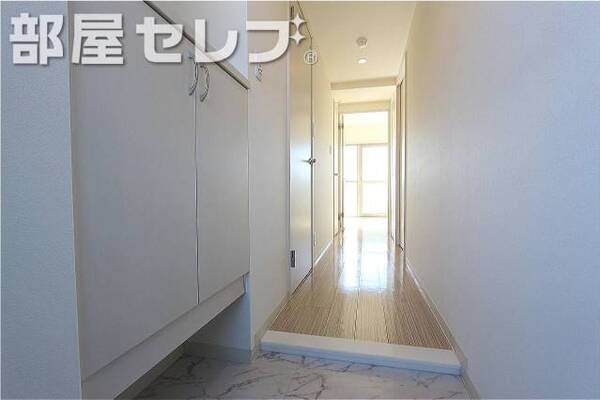 玄関にはシューズボックスがついています