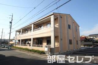 閑静な住宅街に佇む南向きの外観です