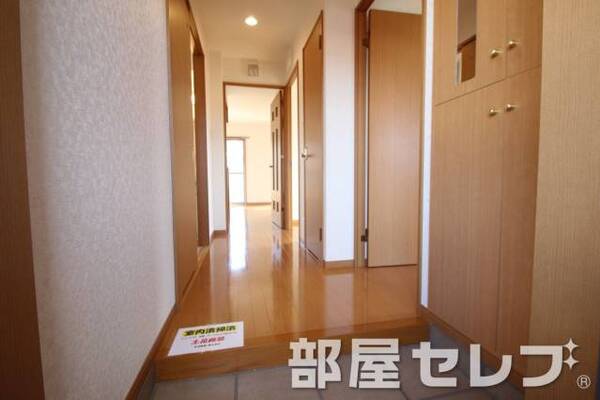 シューズボックス付き玄関　イメージ写真