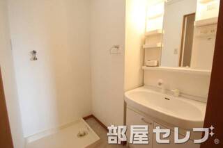 脱衣スペース 扉で間仕切りできます　イメージ写真
