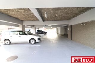 エレベーター完備で楽々です。