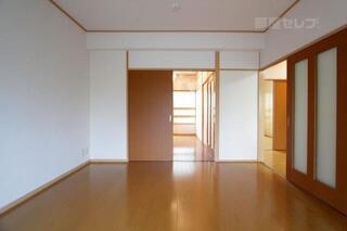 洋室8帖のお部屋です。