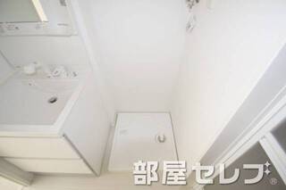 洗濯機置き場はこちらへ。