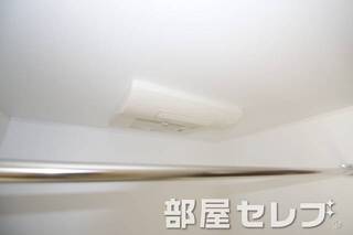 浴室乾燥機付き。