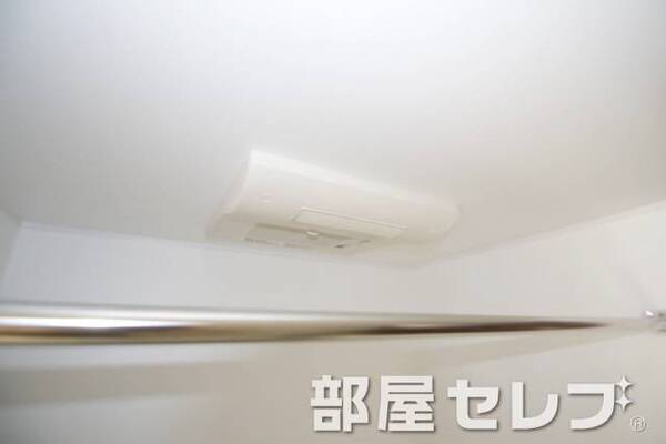 浴室乾燥機付き。