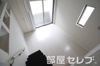 ロフトから見た居室。