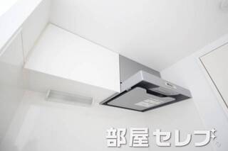 キッチン上部収納。