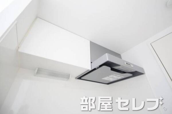 キッチン上部収納。