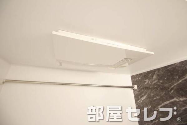 浴室乾燥機付き。