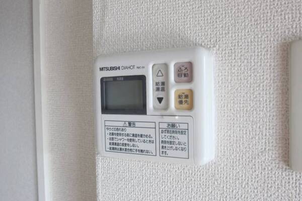 台所にいながら、お風呂の調整が可能です