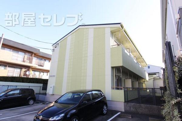 緑色に塗り直された可愛らしい外観です。