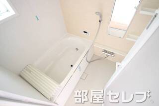 お風呂もゆったりと入れます。