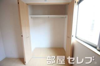各部屋に収納あります。