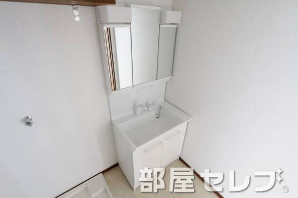 洗髪洗面化粧台。