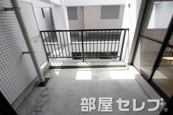 広く使用ができるバルコニー。
