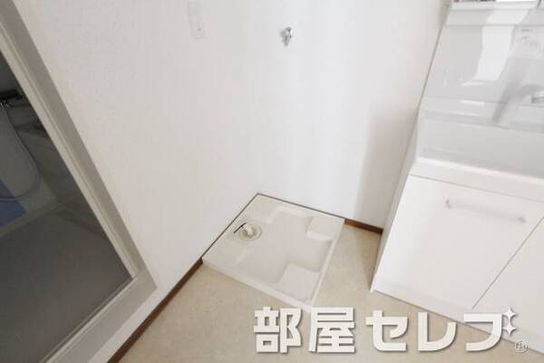 洗濯機置き場はこちらへ。