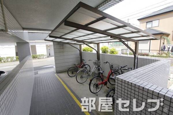 駐輪場。