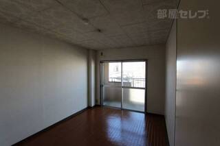 西側　６帖の洋室です。