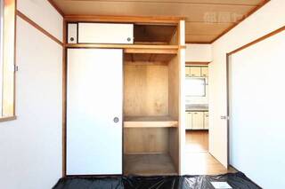 北西側和室の押し入れです。