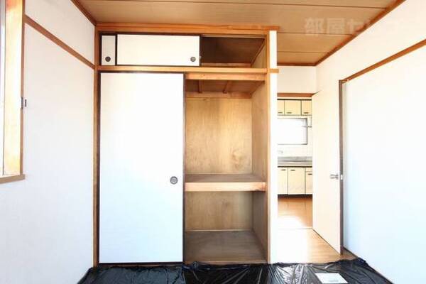 北西側和室の押し入れです。