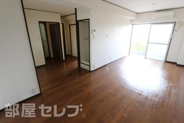 広いリビングです。