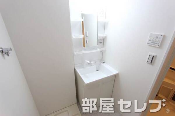 洗髪洗面化粧台。