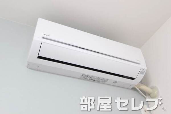 冷暖房エアコン。