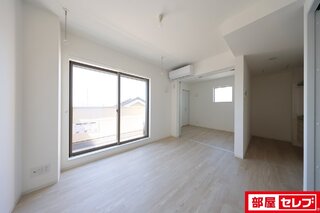 物件詳細(平面図、参考動画、建築確認書など)はQRコードから取得できます