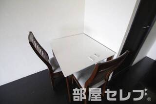 テーブル。