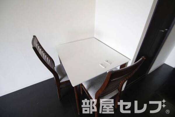 テーブル。