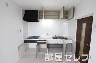 キッチン収納ばっちり。206号室の写真です。