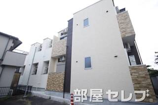 隣接した同系タイプの外観です。