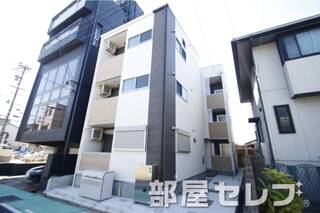 3階建てのデザイナーズアパート。