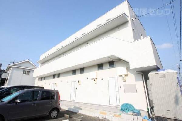 白を基調とした外観です。