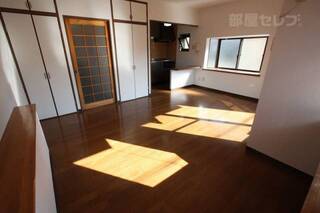 広々とした洋室です。日当たり良好です。
