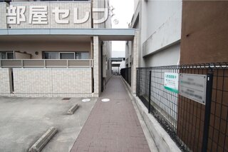 玄関入口付近。