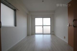 明るい洋室6帖のお部屋です。