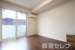 ※他の部屋の写真を流用しているので、建具の色が異なる場合があります。