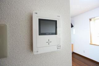 来客はモニターで確認できます。