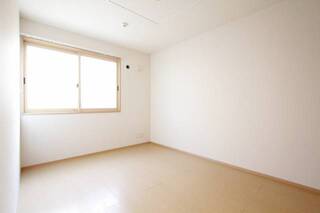 103号室のお写真です。明るいお部屋です。