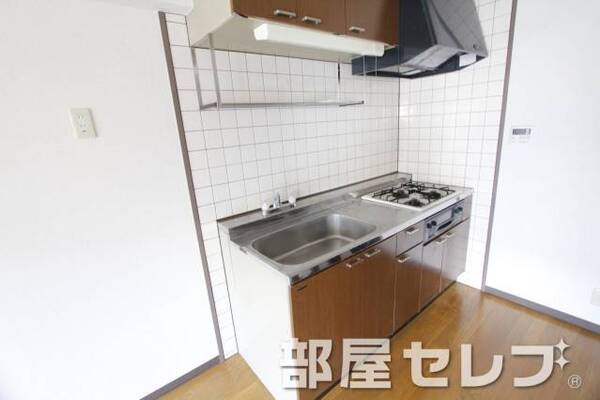 3口コンロで料理が楽しいですね。