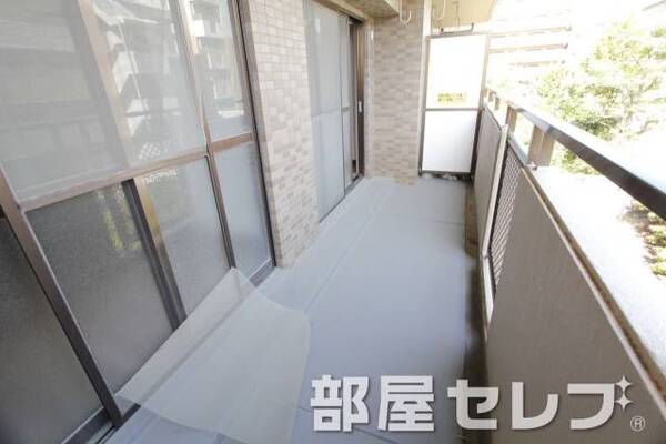バルコニーも広いです。