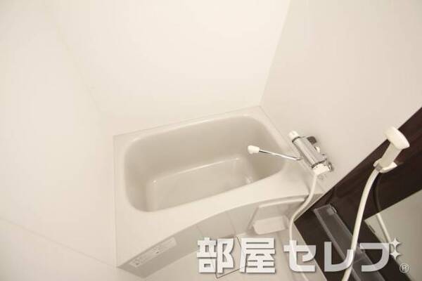 清潔感のあるお風呂。