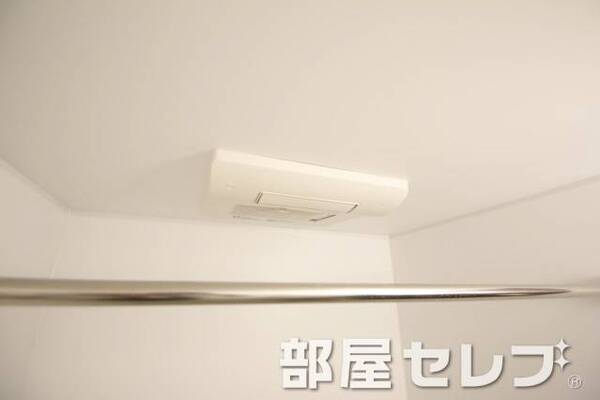 浴室乾燥機付き。