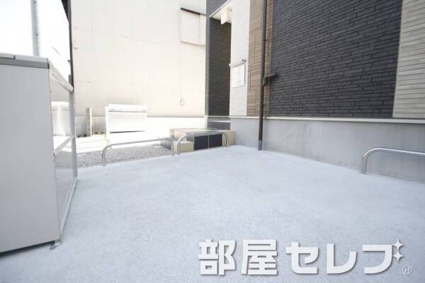 駐輪場はこちらへ。