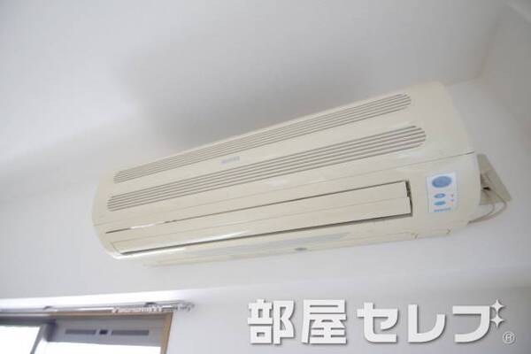 冷暖房エアコン。