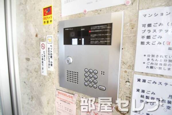 オートロック完備。